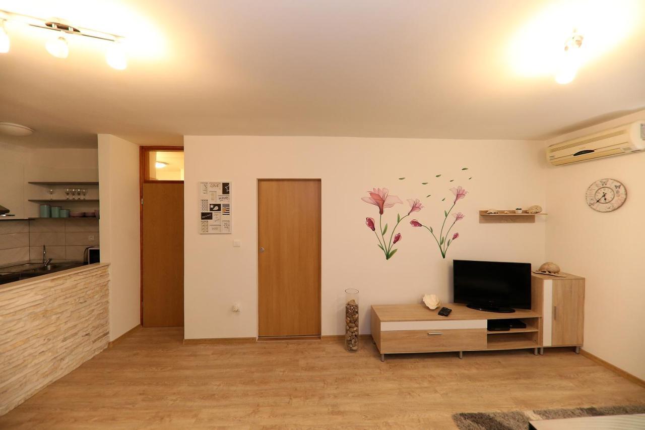 Neluna Apartman Zára Kültér fotó